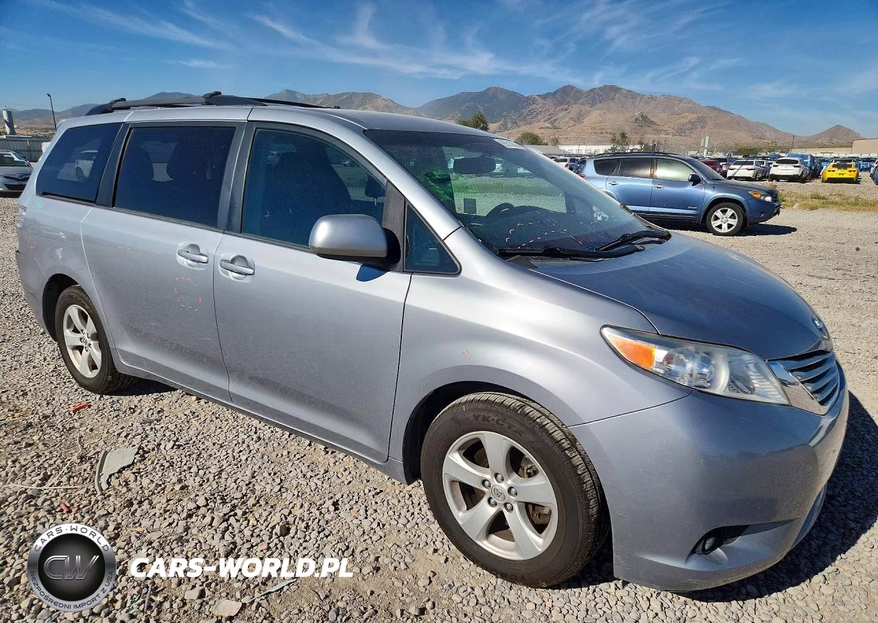 2015 Toyota Sienna Le VIN:5TDKK3DC4FS632059 - 4
