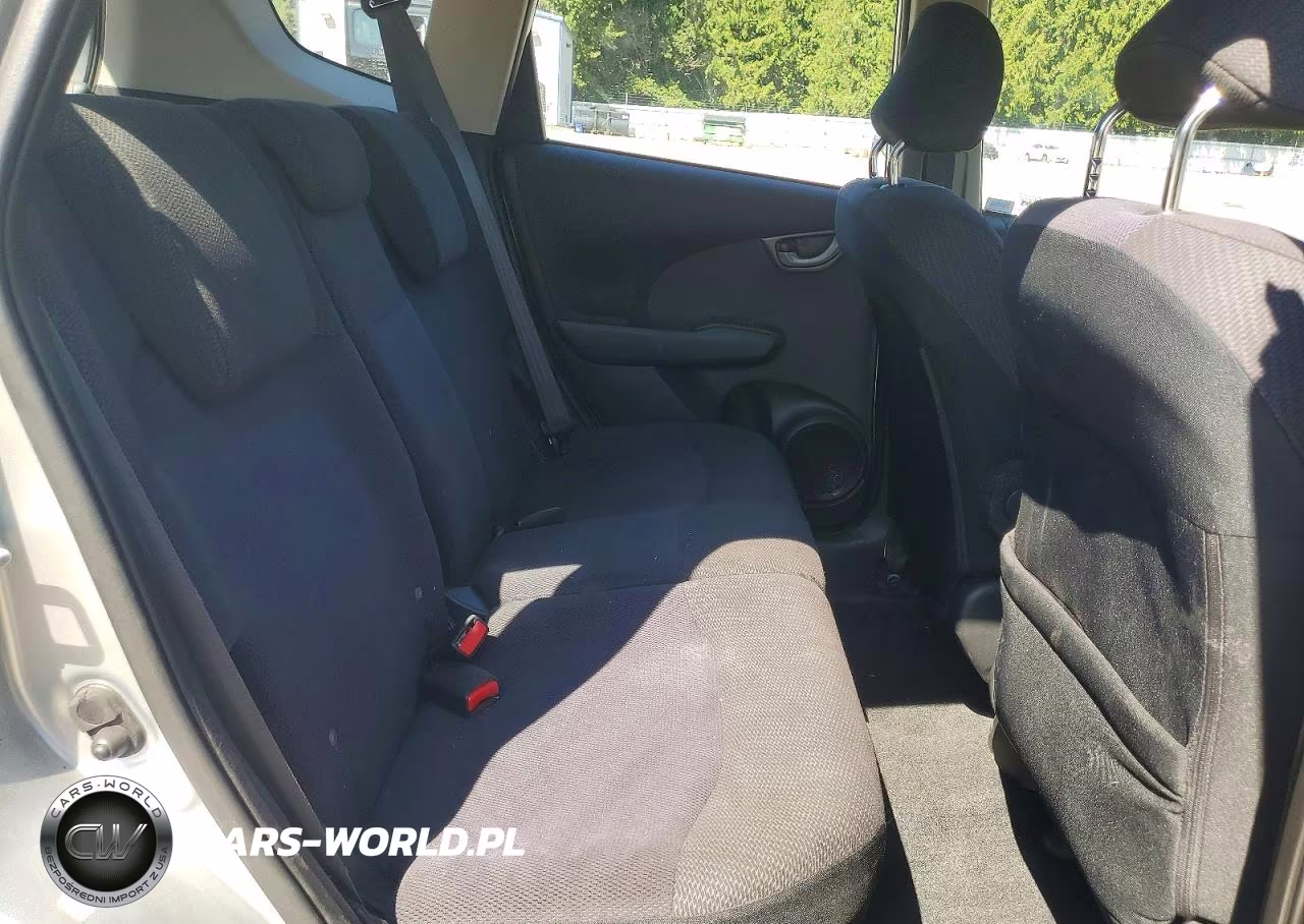 2013 Honda Fit Sport VIN:JHMGE8H69DC004669 - 11