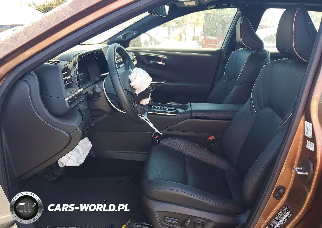 2023 Toyota Crown Platinum VIN:JTDAFAAF8P3002910 - 7