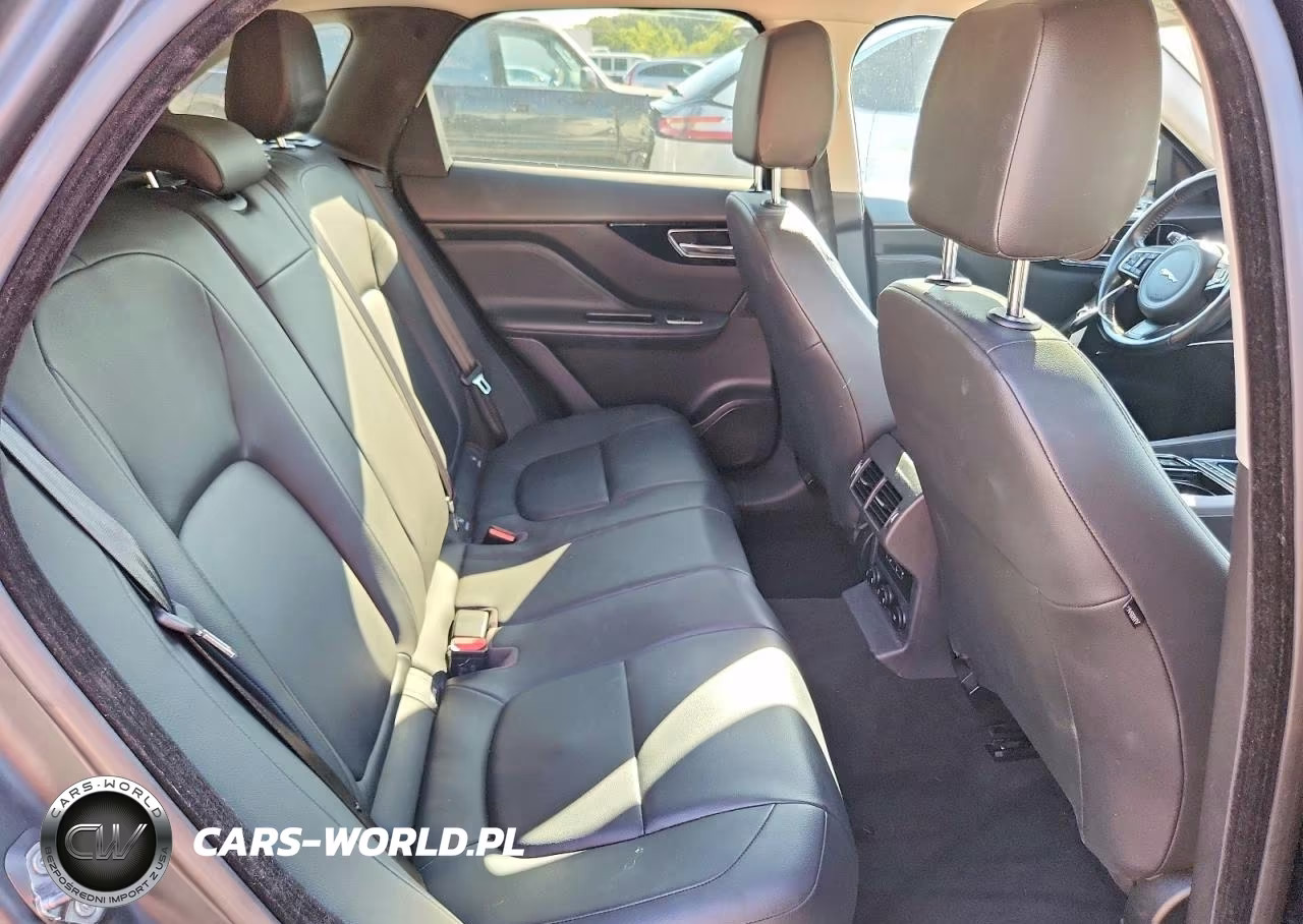 2018 Jaguar F-Pace Premium VIN:SADCJ2FN2JA297913 - 11