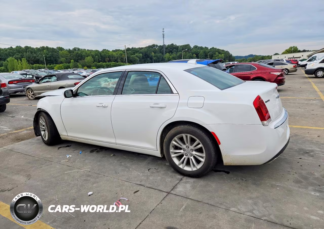 2019 Chrysler 300 Touring VIN:2C3CCAAG0KH727227 - 2