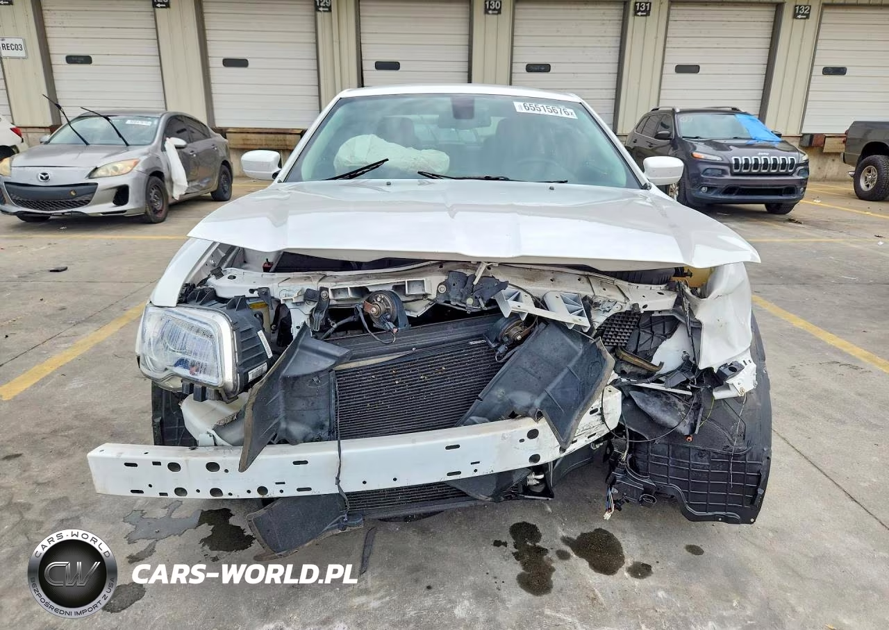 2019 Chrysler 300 Touring VIN:2C3CCAAG0KH727227 - 5