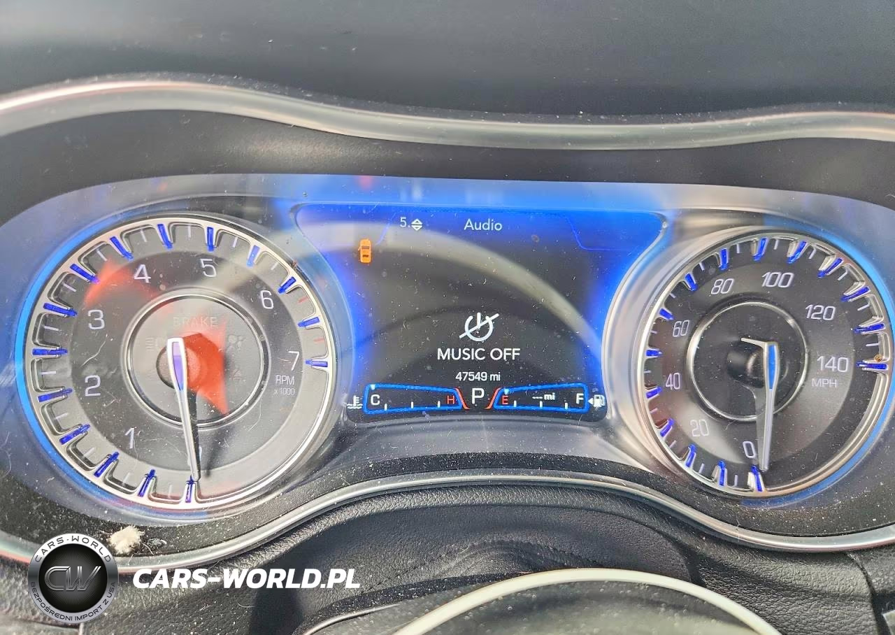 2019 Chrysler 300 Touring VIN:2C3CCAAG0KH727227 - 9