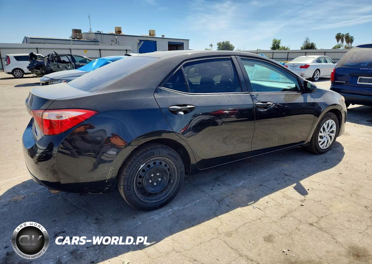 2019 Toyota Corolla Le VIN:5YFBURHE5KP935573 - 3