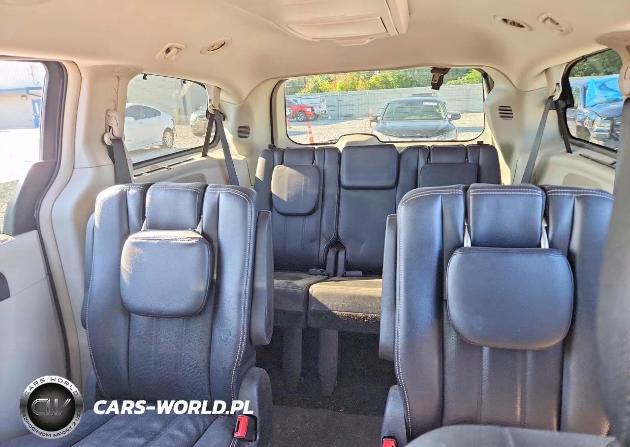 2014 Chrysler Town & Country Touring L VIN:2C4RC1CGXER165340 - 10