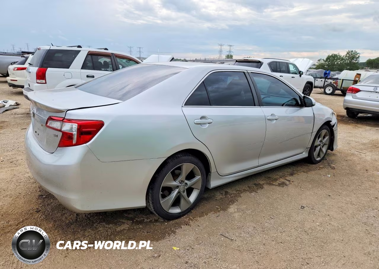 2014 Toyota Camry Se Sport VIN:4T1BF1FK9EU330883 - 3