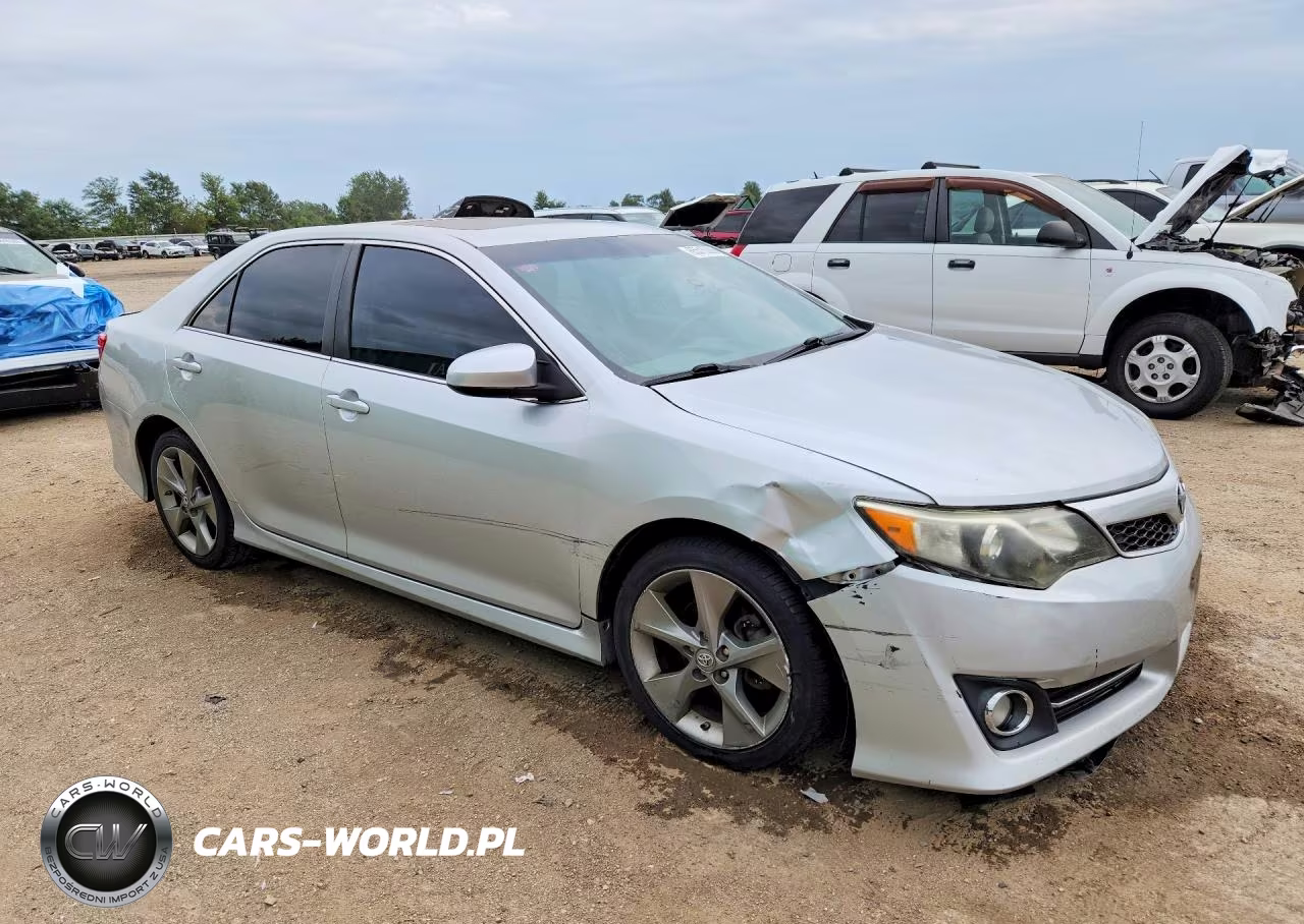 2014 Toyota Camry Se Sport VIN:4T1BF1FK9EU330883 - 4