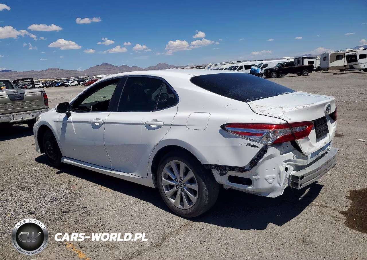 2018 Toyota Camry Le VIN:4T1B11HK6JU613232 - 2