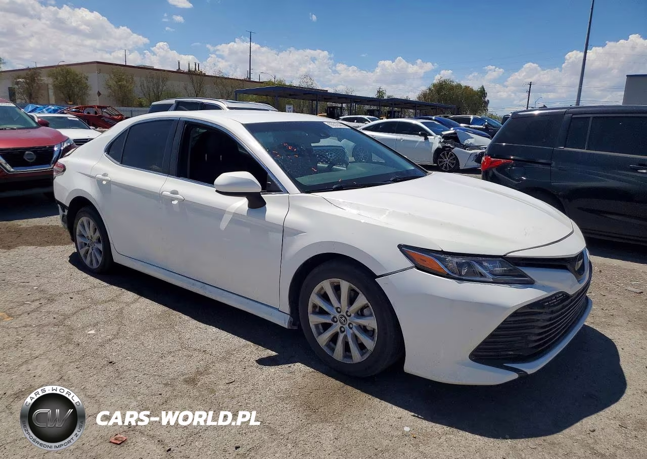 2018 Toyota Camry Le VIN:4T1B11HK6JU613232 - 4