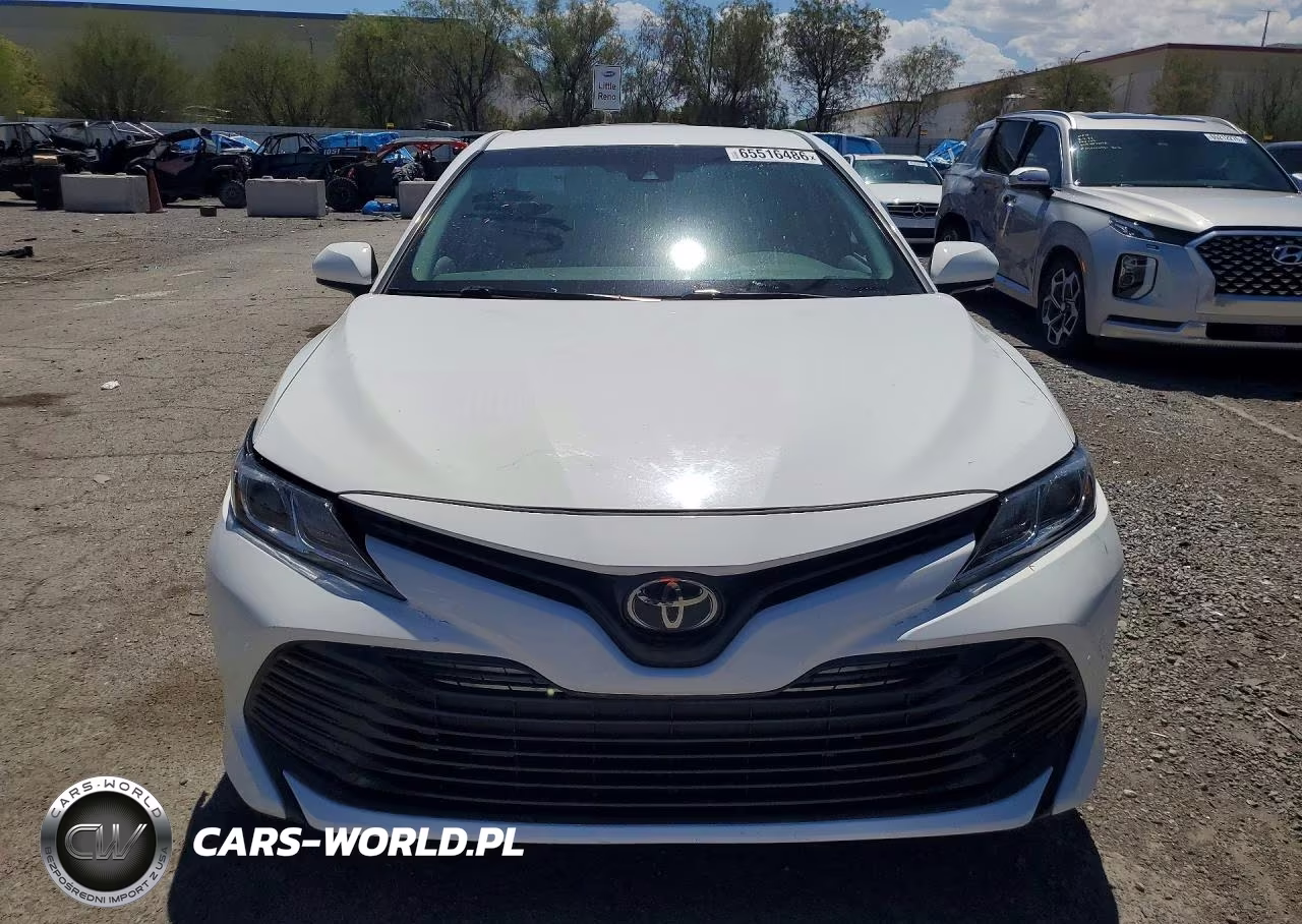 2018 Toyota Camry Le VIN:4T1B11HK6JU613232 - 5