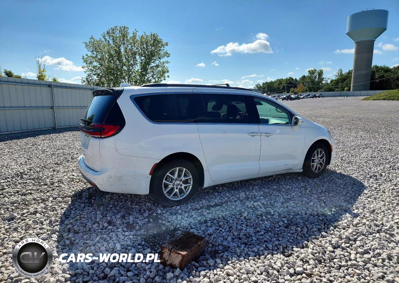 2022 Chrysler Pacifica Touring L VIN:2C4RC1BG3NR117793 - 3