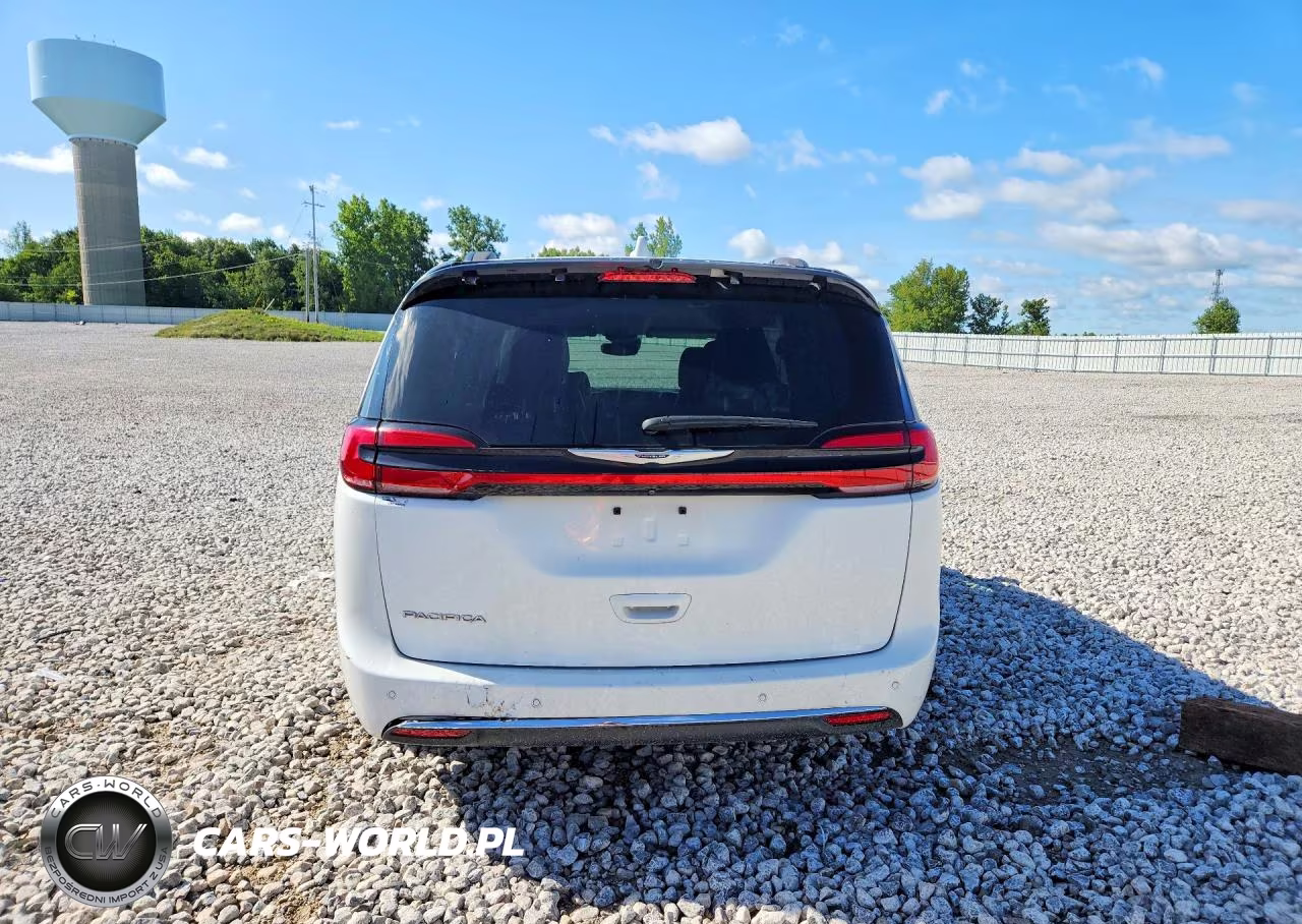 2022 Chrysler Pacifica Touring L VIN:2C4RC1BG3NR117793 - 6