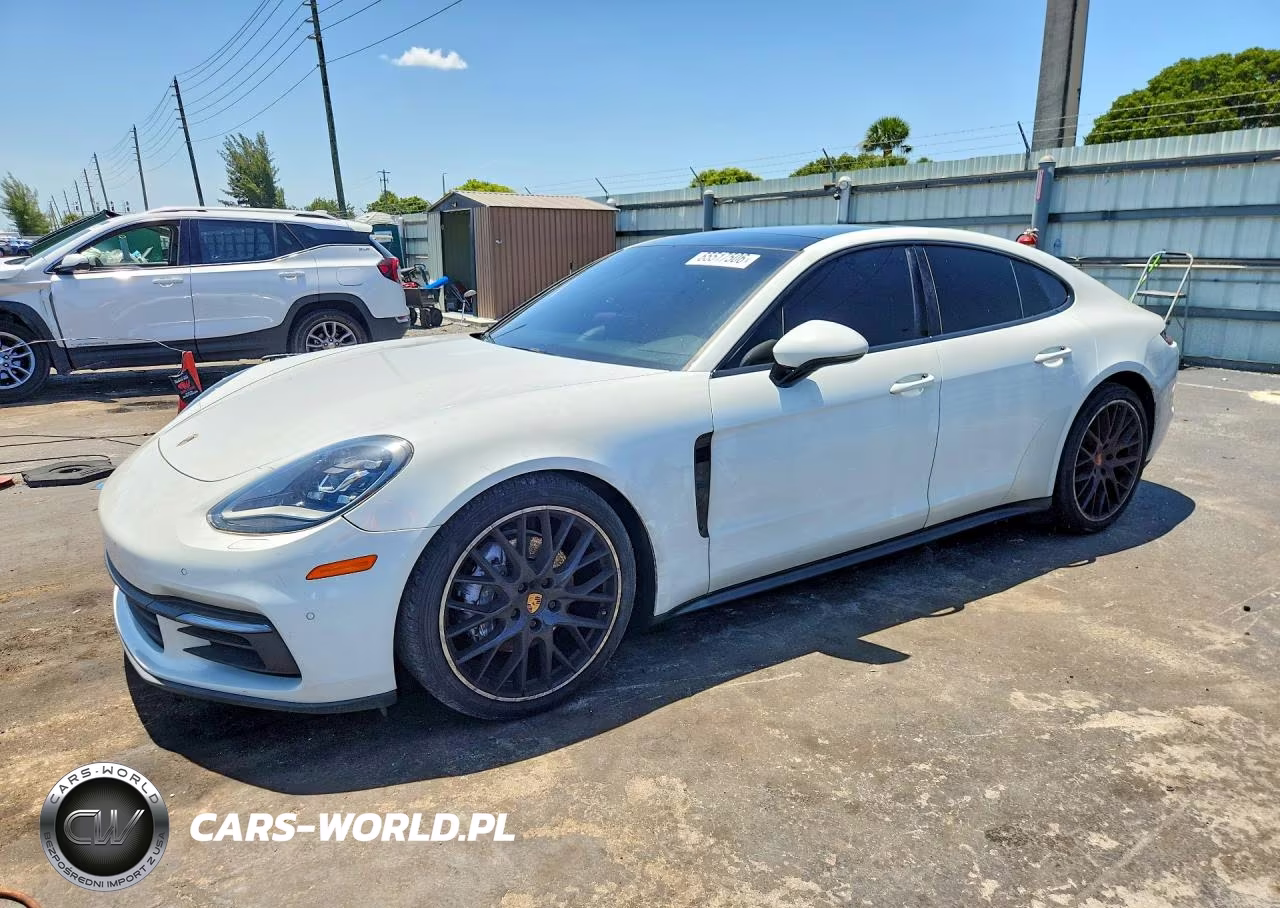 2018 Porsche Panamera 4