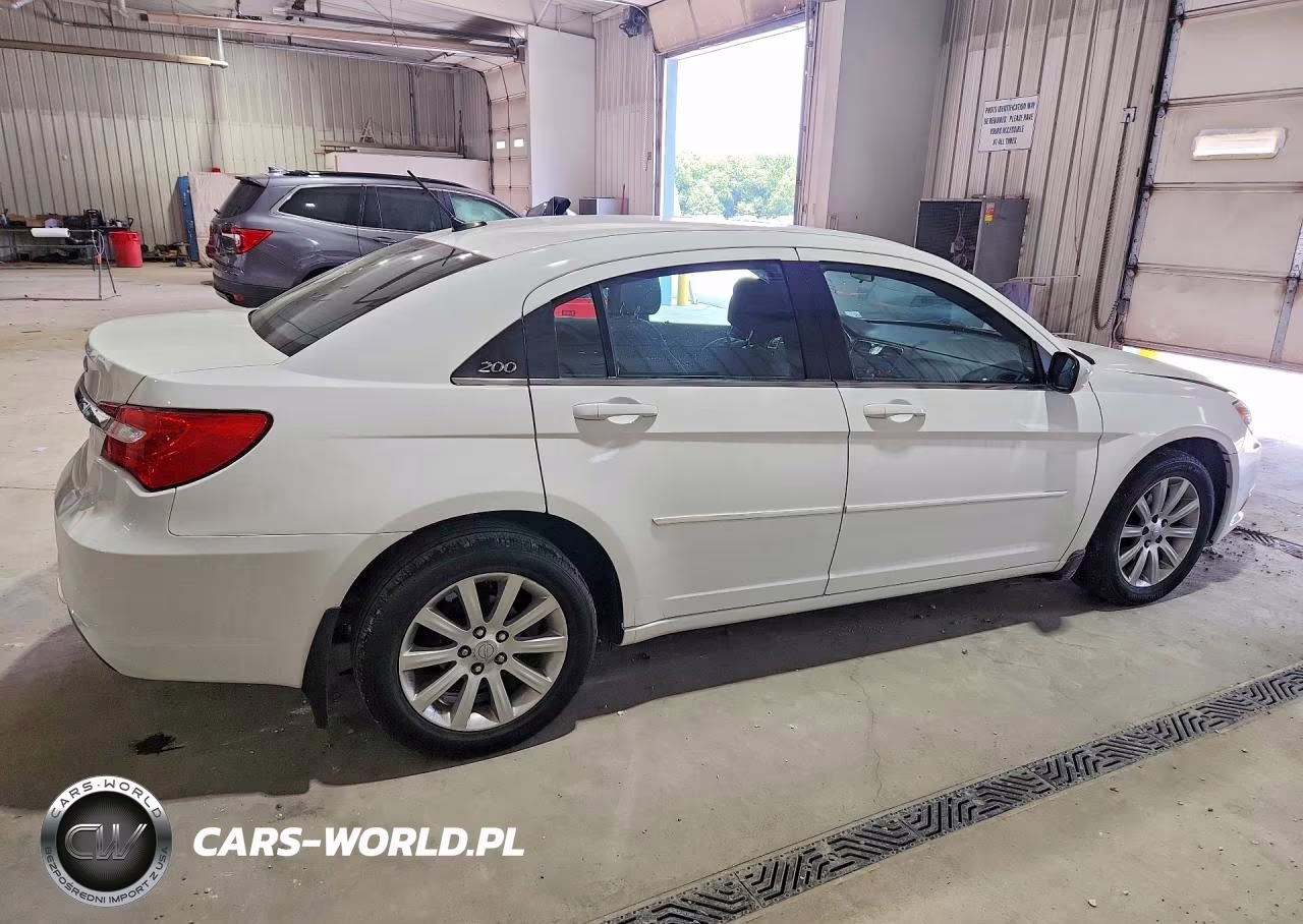 2012 Chrysler 200 Touring VIN:1C3CCBBG0CN109239 - 3