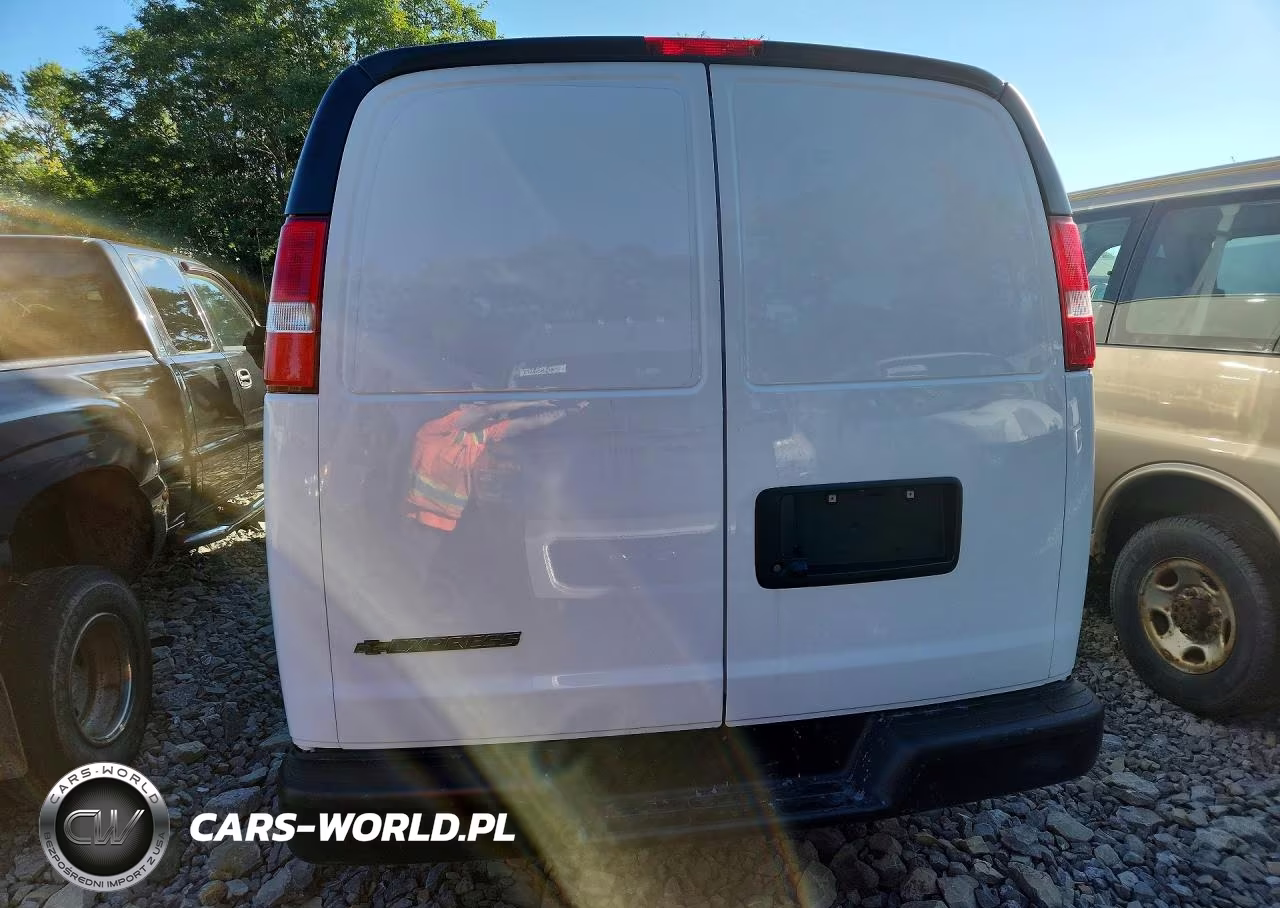 2026 Chevrolet Express 2500 Cargo Delivery Van VIN:1GCWGAFP0T1246013 - 6