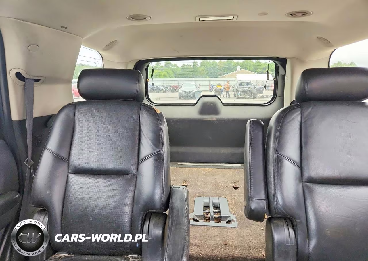 2008 Cadillac Escalade Luxury VIN:1GYFK63858R228358 - 10