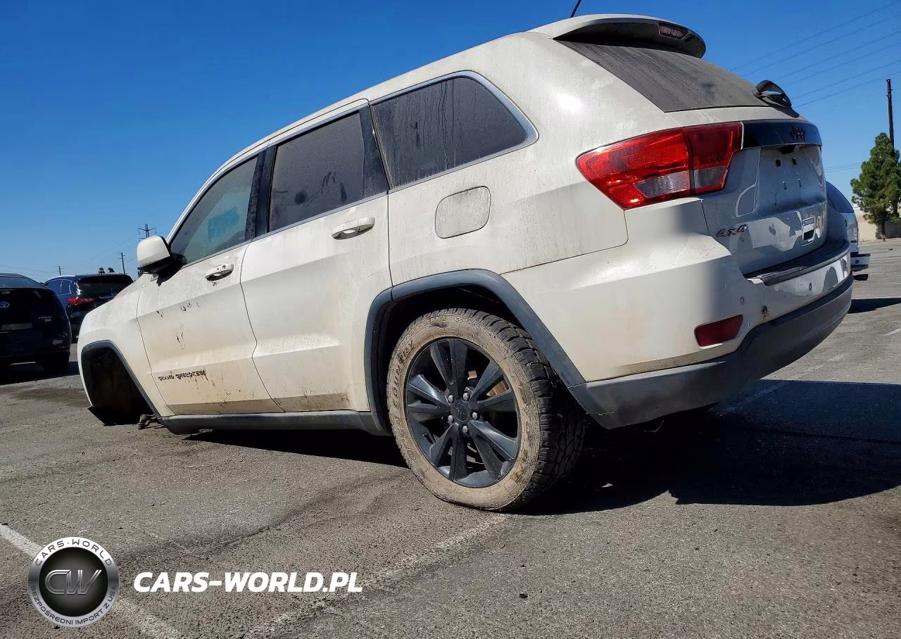 2012 Jeep Grand Cherokee Laredo VIN:1C4RJFAG5CC353811 - 2