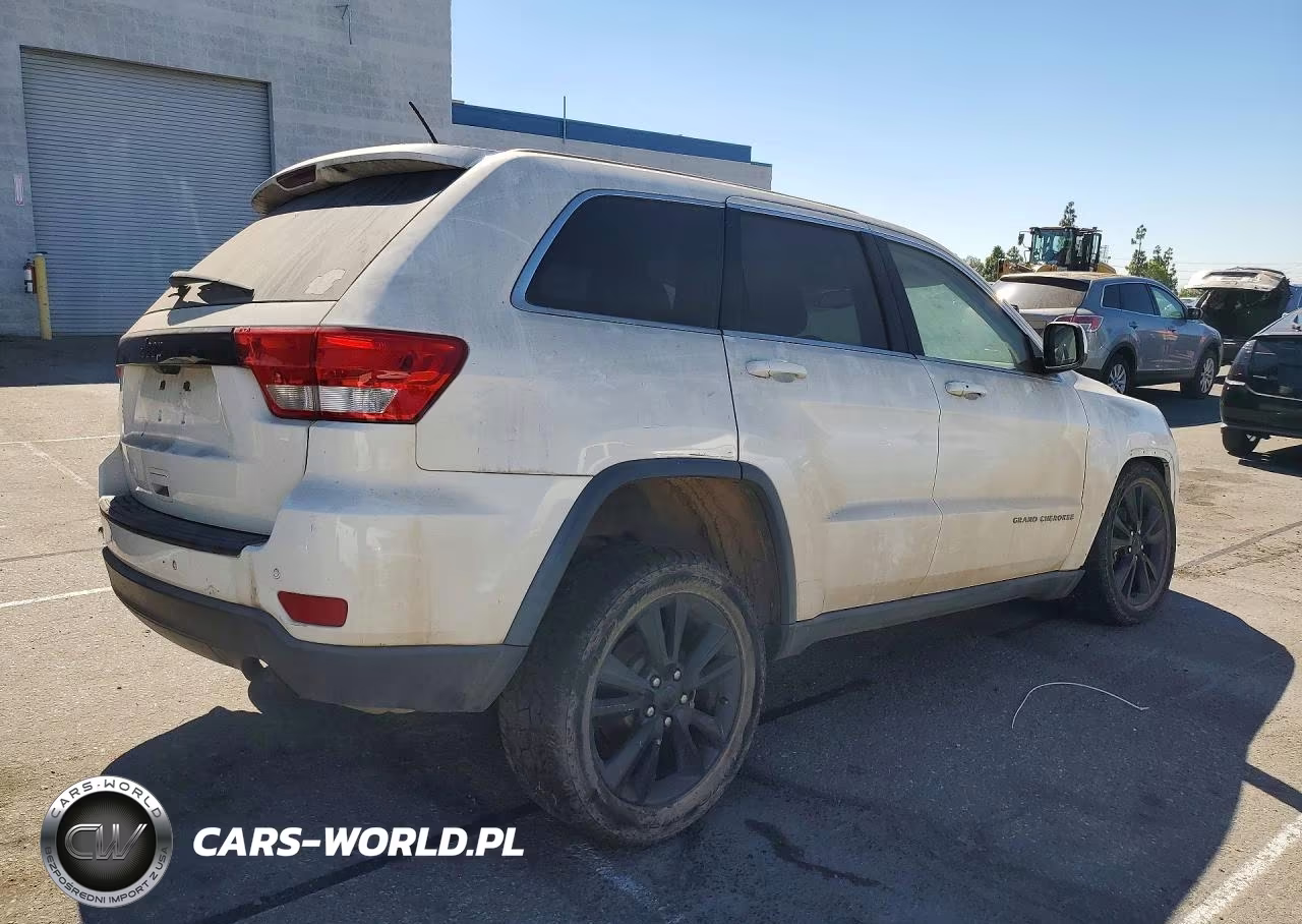 2012 Jeep Grand Cherokee Laredo VIN:1C4RJFAG5CC353811 - 3