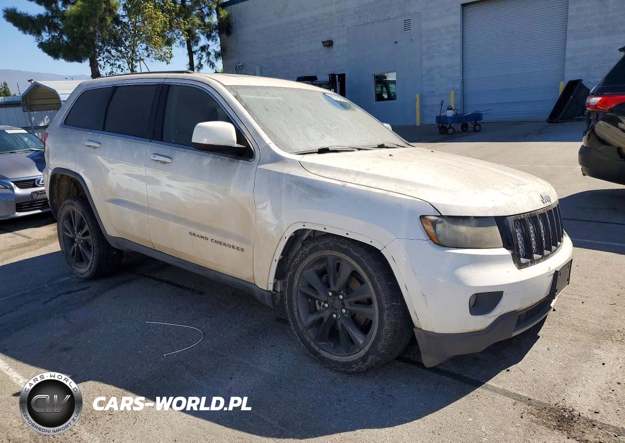 2012 Jeep Grand Cherokee Laredo VIN:1C4RJFAG5CC353811 - 4