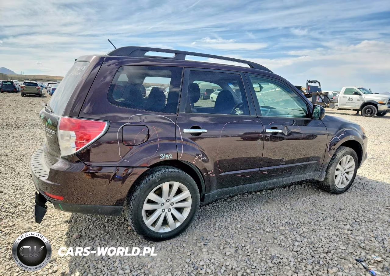 2013 Subaru Forester 2.5X Premium VIN:JF2SHADC4DH408215 - 3