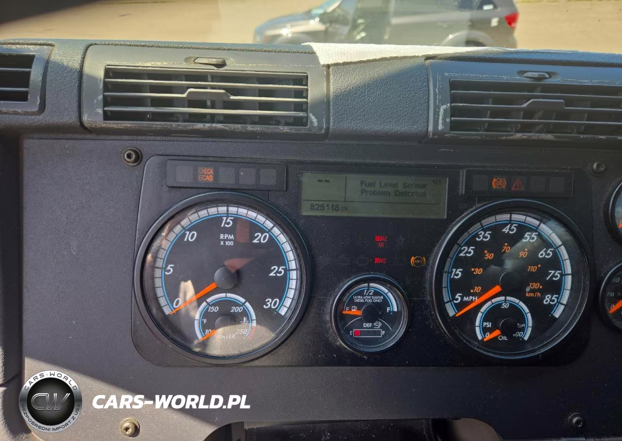 2016 Freightliner Cascadia 125 Semi Truck VIN:3AKGGLD51GSGS1841 - 8