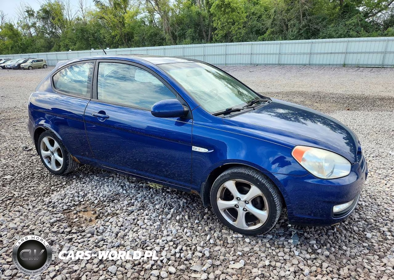 2007 Hyundai Accent Gs VIN:KMHCN36CX7U023883 - 4