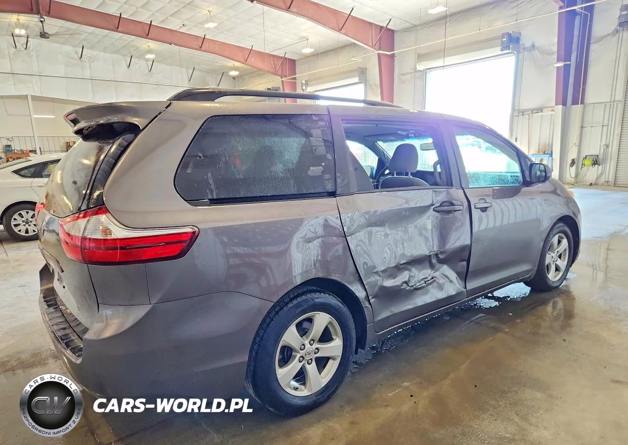 2017 Toyota Sienna Le VIN:5TDKZ3DC5HS815193 - 3