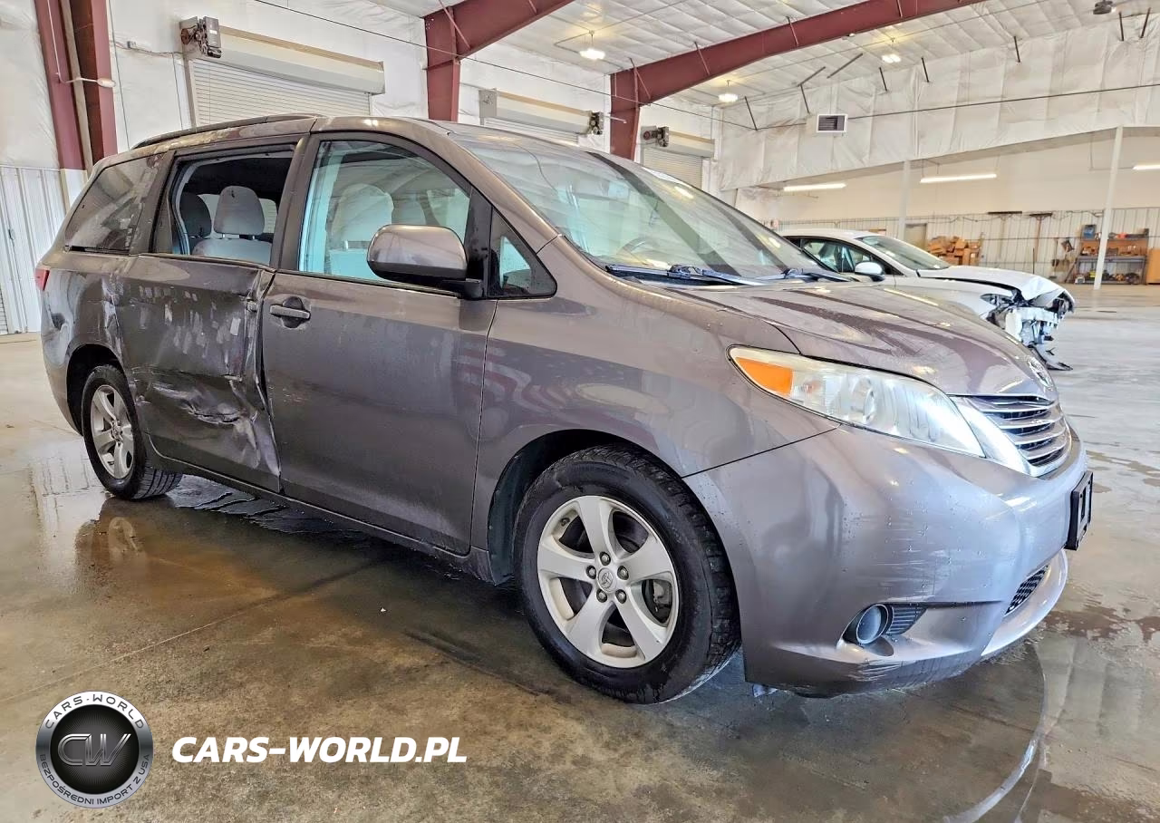 2017 Toyota Sienna Le VIN:5TDKZ3DC5HS815193 - 4