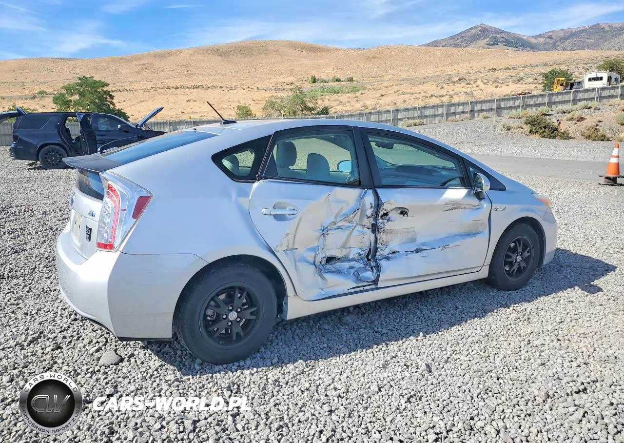 2013 Toyota Prius Three VIN:JTDKN3DUXD1685049 - 3