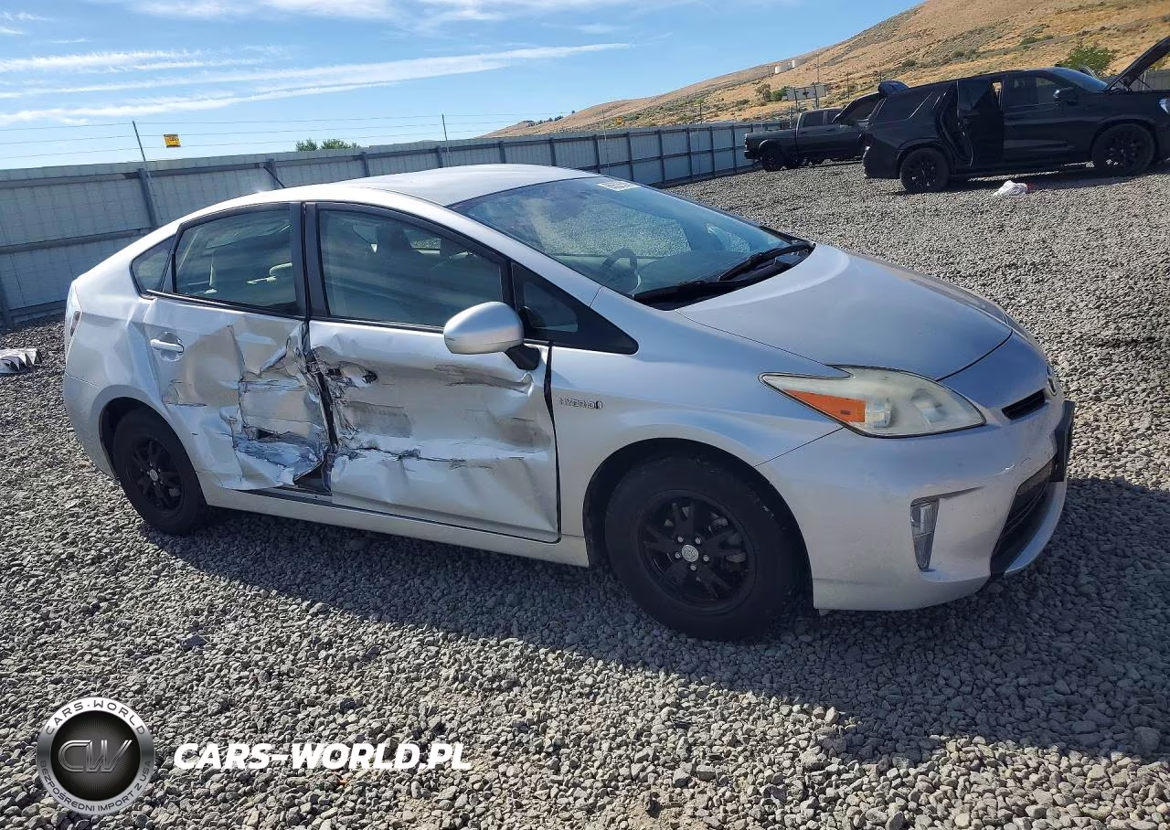 2013 Toyota Prius Three VIN:JTDKN3DUXD1685049 - 4