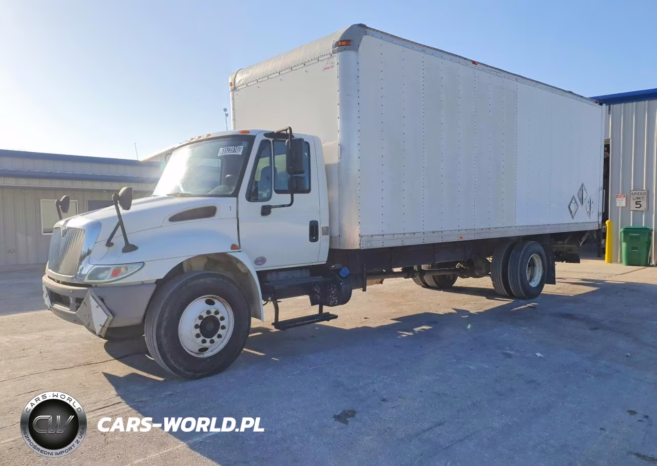 2016 International 4300 Box Truck
