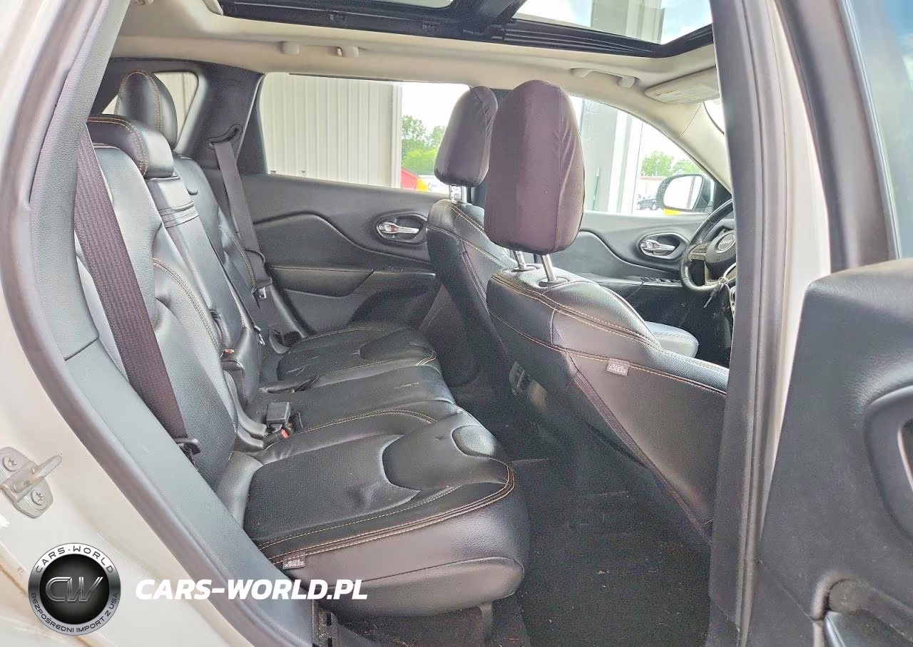 2016 Jeep Cherokee Latitude VIN:1C4PJLCS4GW362219 - 10