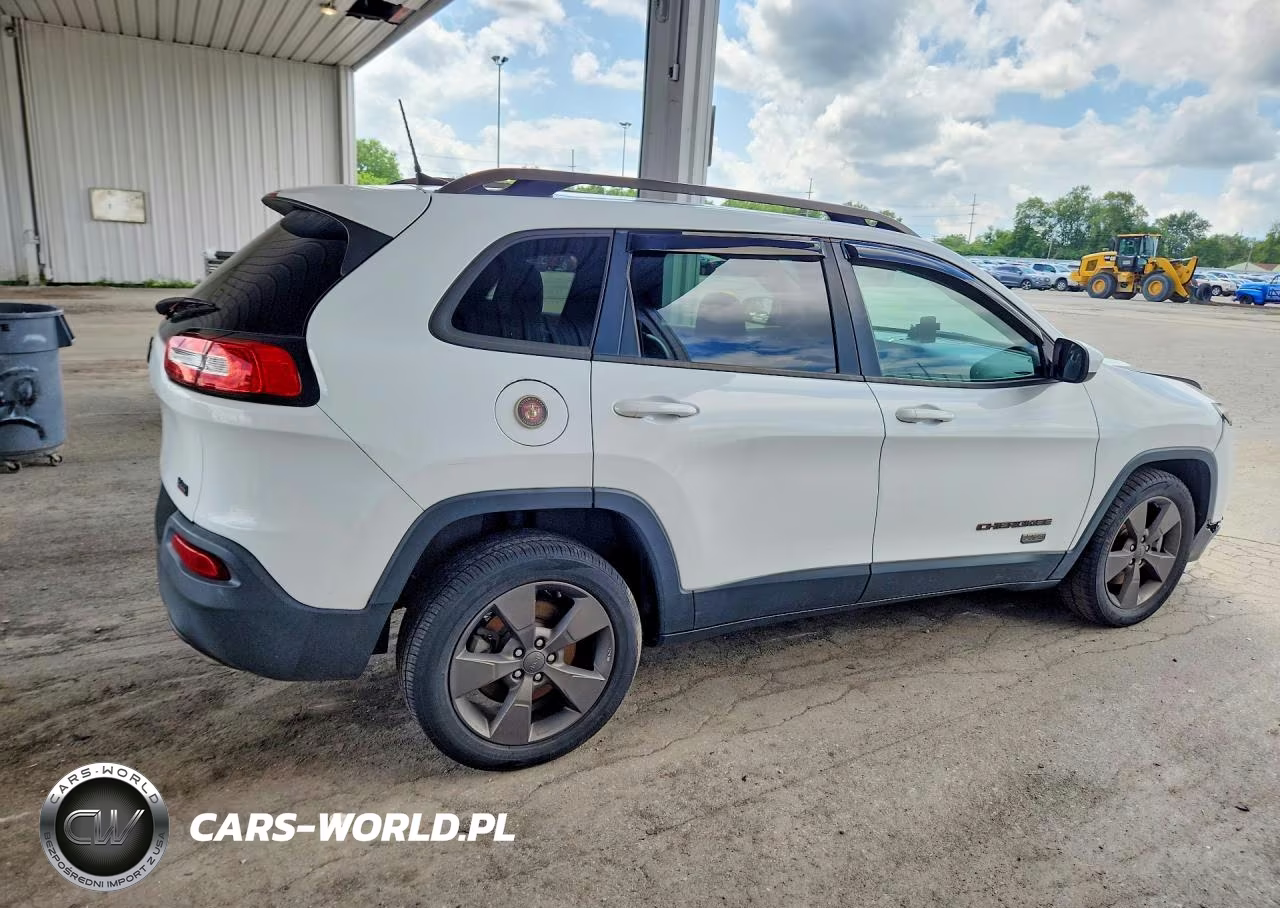 2016 Jeep Cherokee Latitude VIN:1C4PJLCS4GW362219 - 3