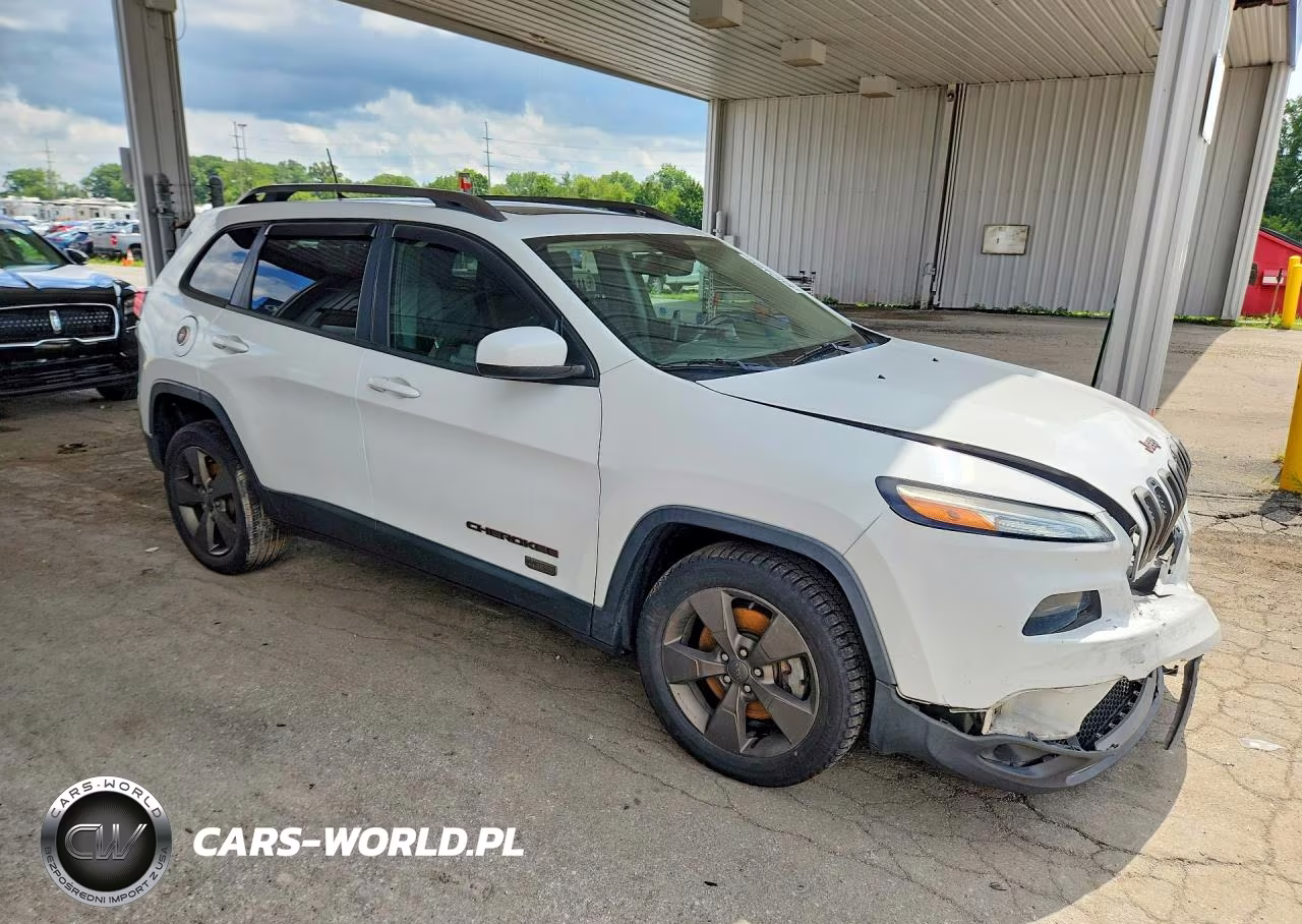 2016 Jeep Cherokee Latitude VIN:1C4PJLCS4GW362219 - 4