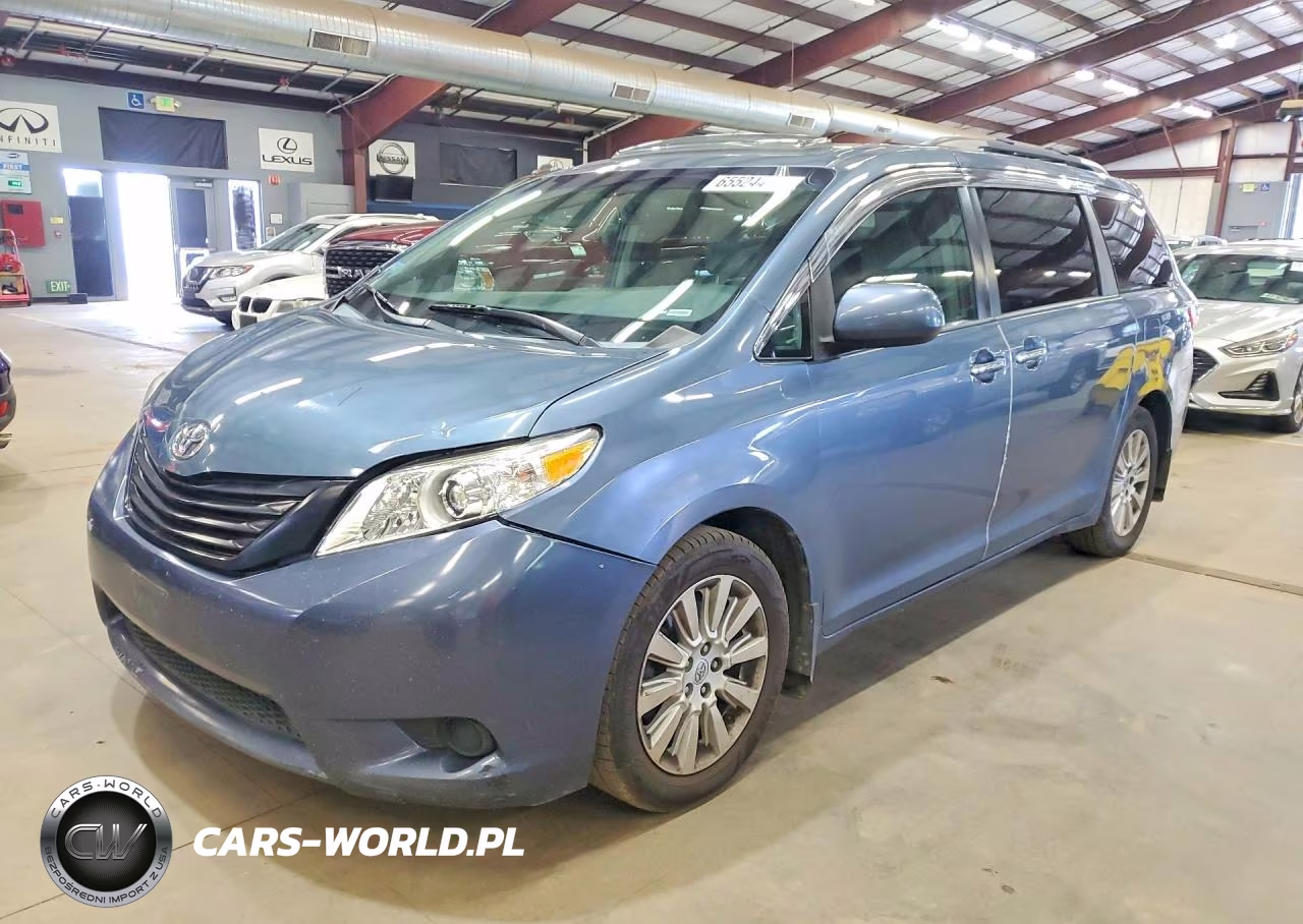 2015 Toyota Sienna Xle 7-Passenger – zdjęcie 1 z 13