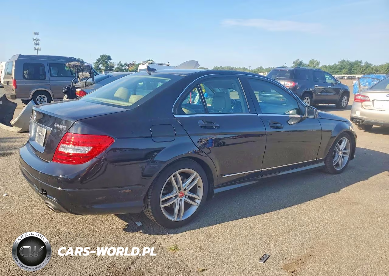 2013 Mercedes-Benz C 300 4Matic VIN:WDDGF8AB3DR286705 - 3
