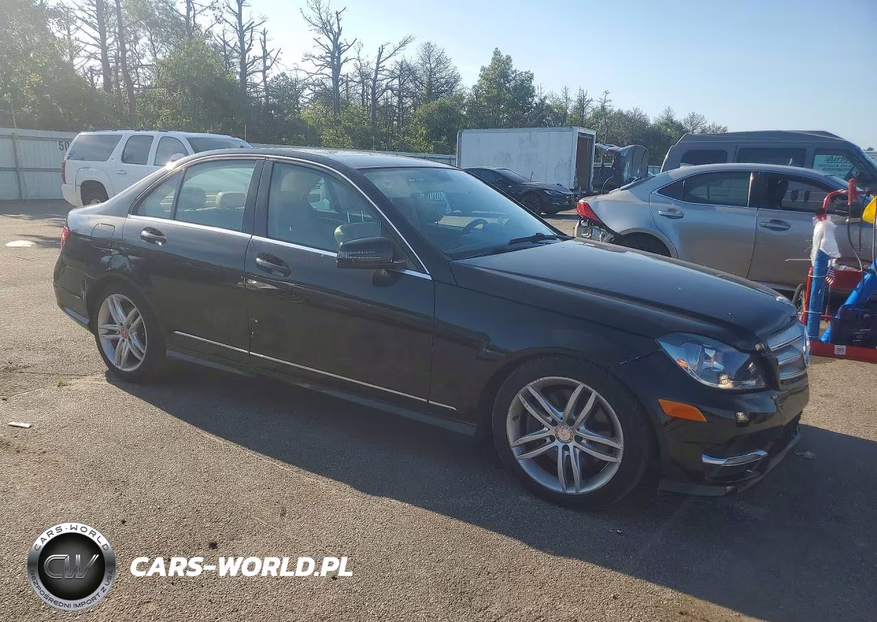 2013 Mercedes-Benz C 300 4Matic VIN:WDDGF8AB3DR286705 - 4