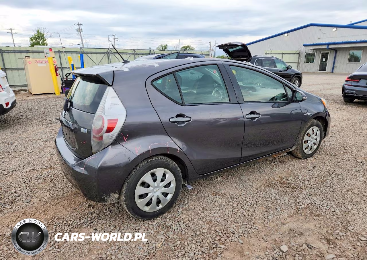 2013 Toyota Prius C Two VIN:JTDKDTB32D1543159 - 3