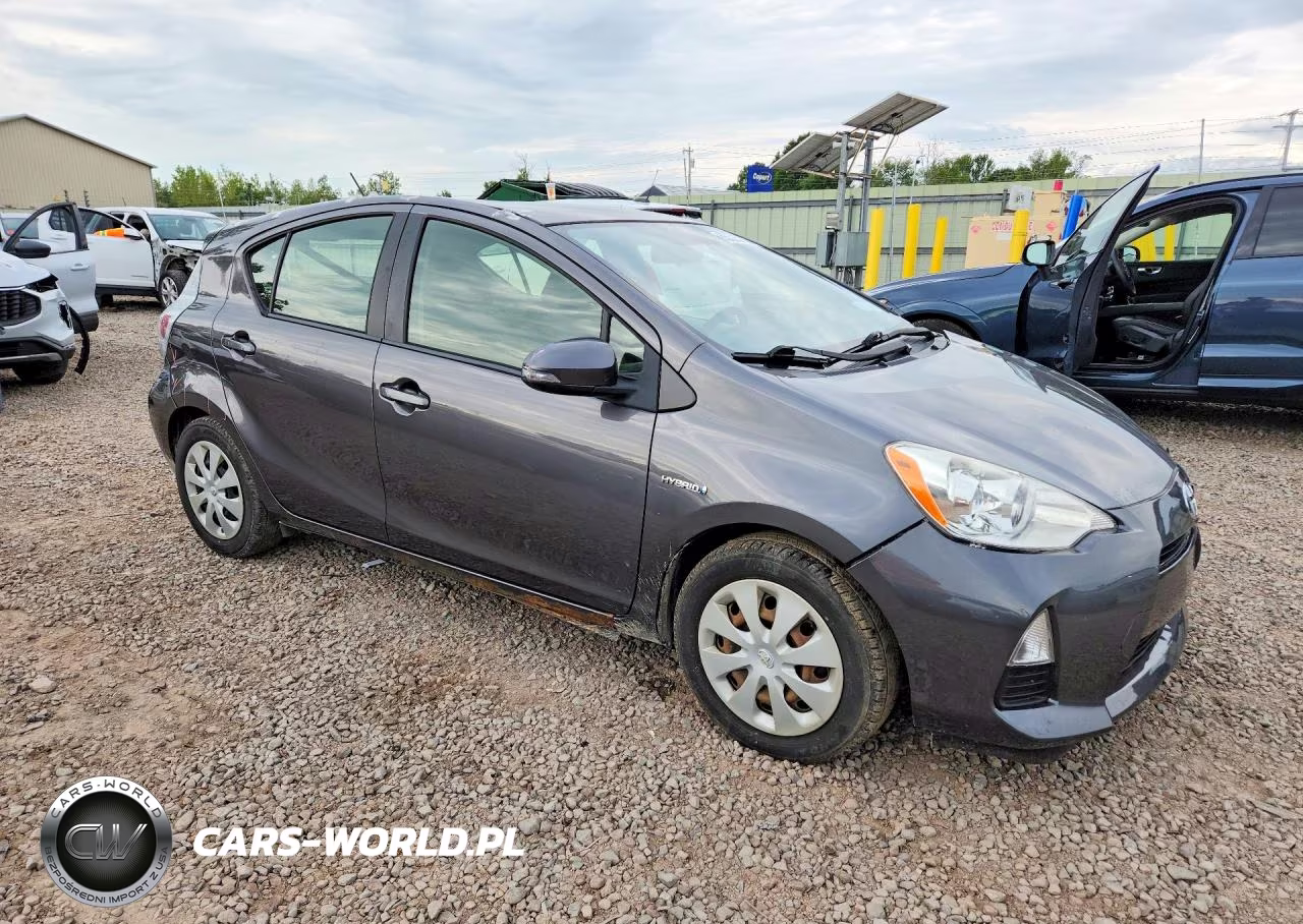 2013 Toyota Prius C Two VIN:JTDKDTB32D1543159 - 4