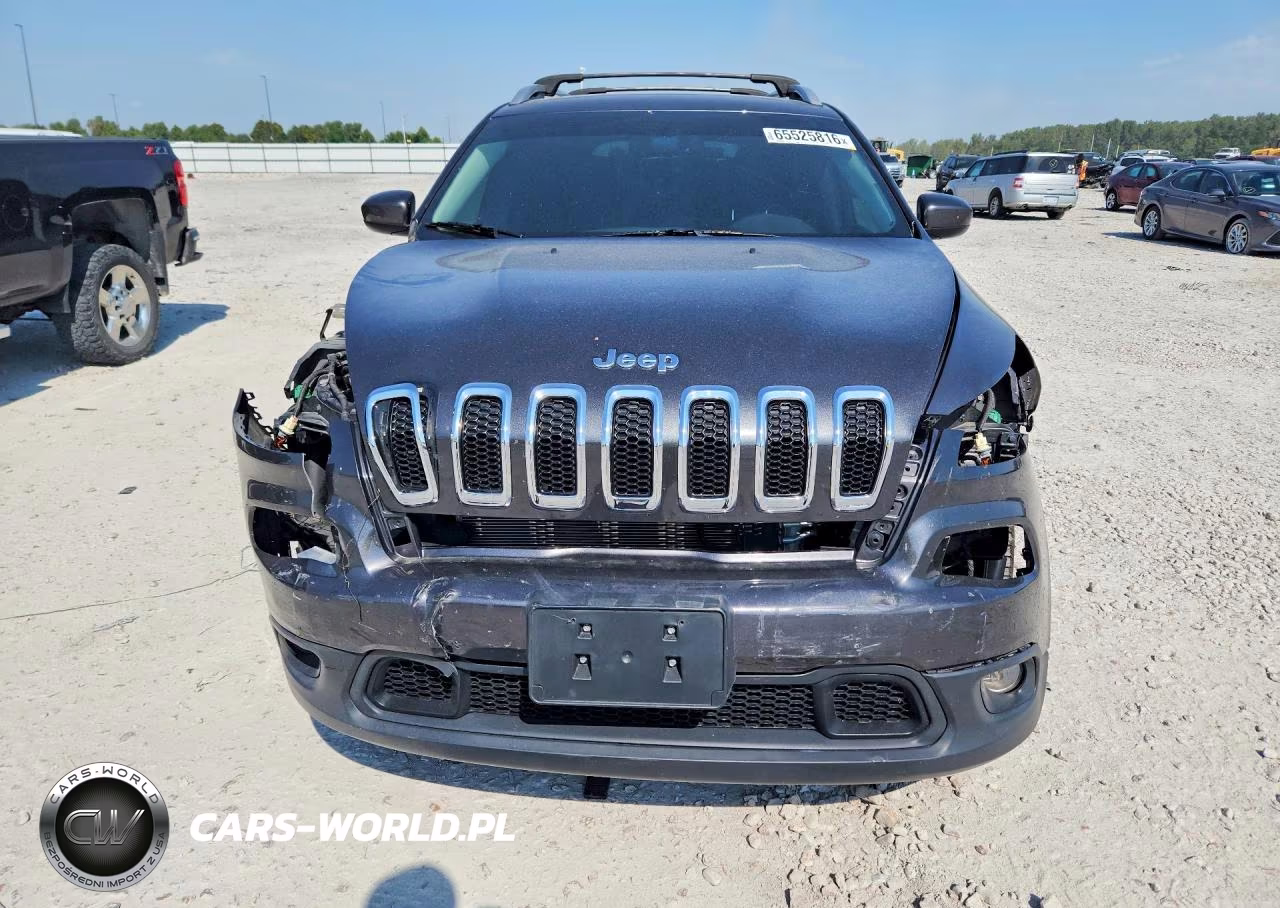 2017 Jeep Cherokee Latitude VIN:1C4PJLCS3HW613555 - 5