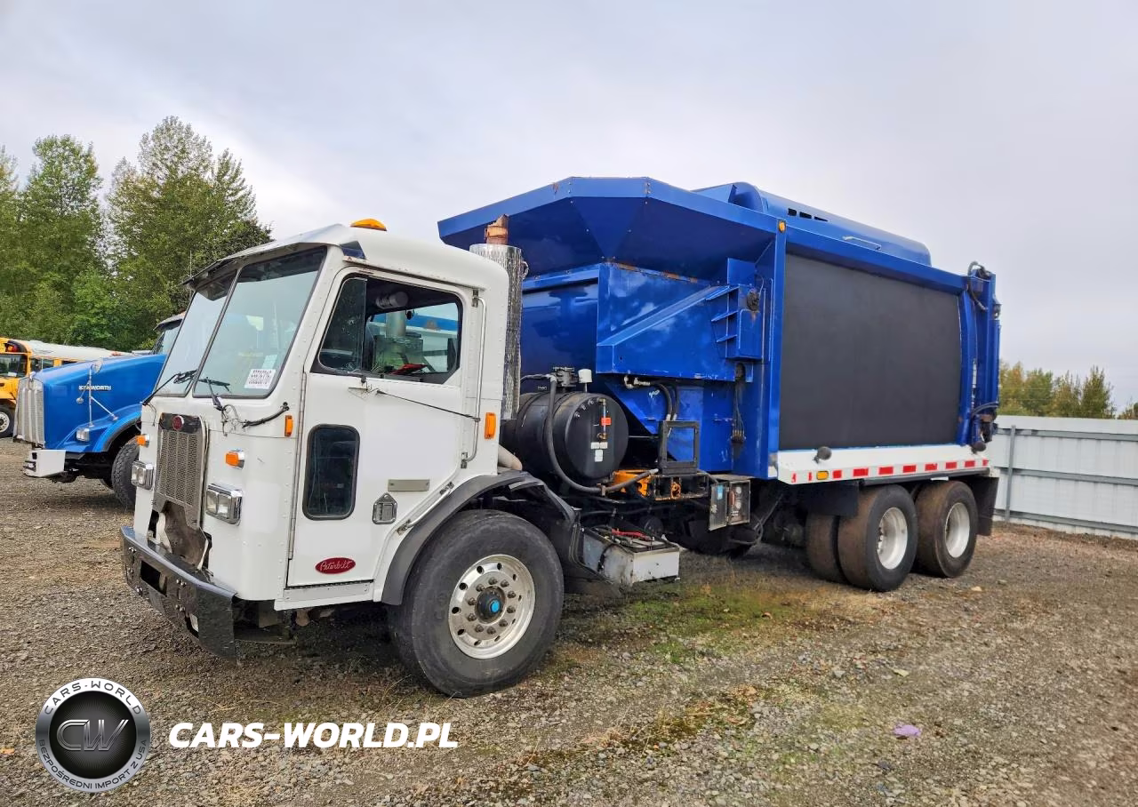 2014 Peterbilt 320 Refuse Truck