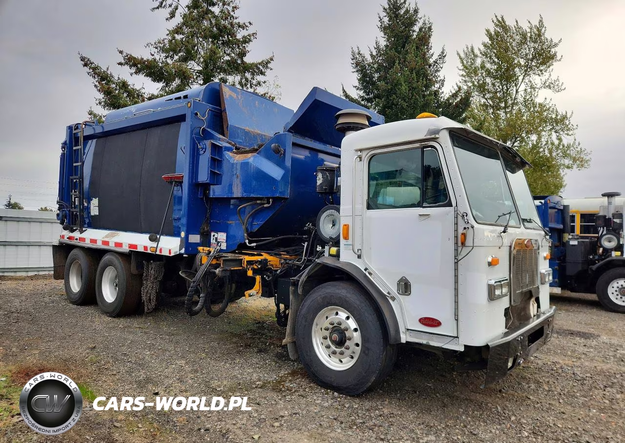 2014 Peterbilt 320 Refuse Truck VIN:3BPZL20X1EF214110 - 4