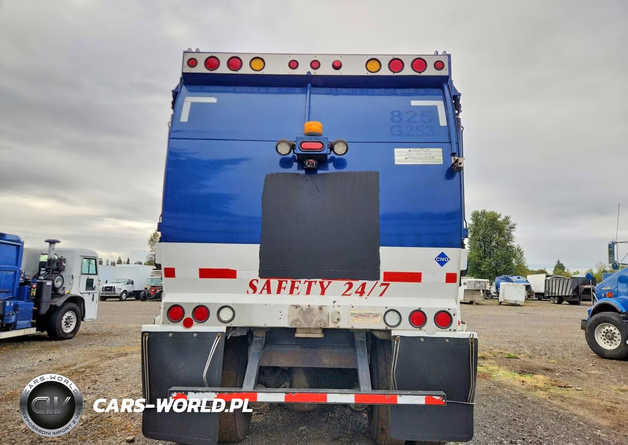 2014 Peterbilt 320 Refuse Truck VIN:3BPZL20X1EF214110 - 6