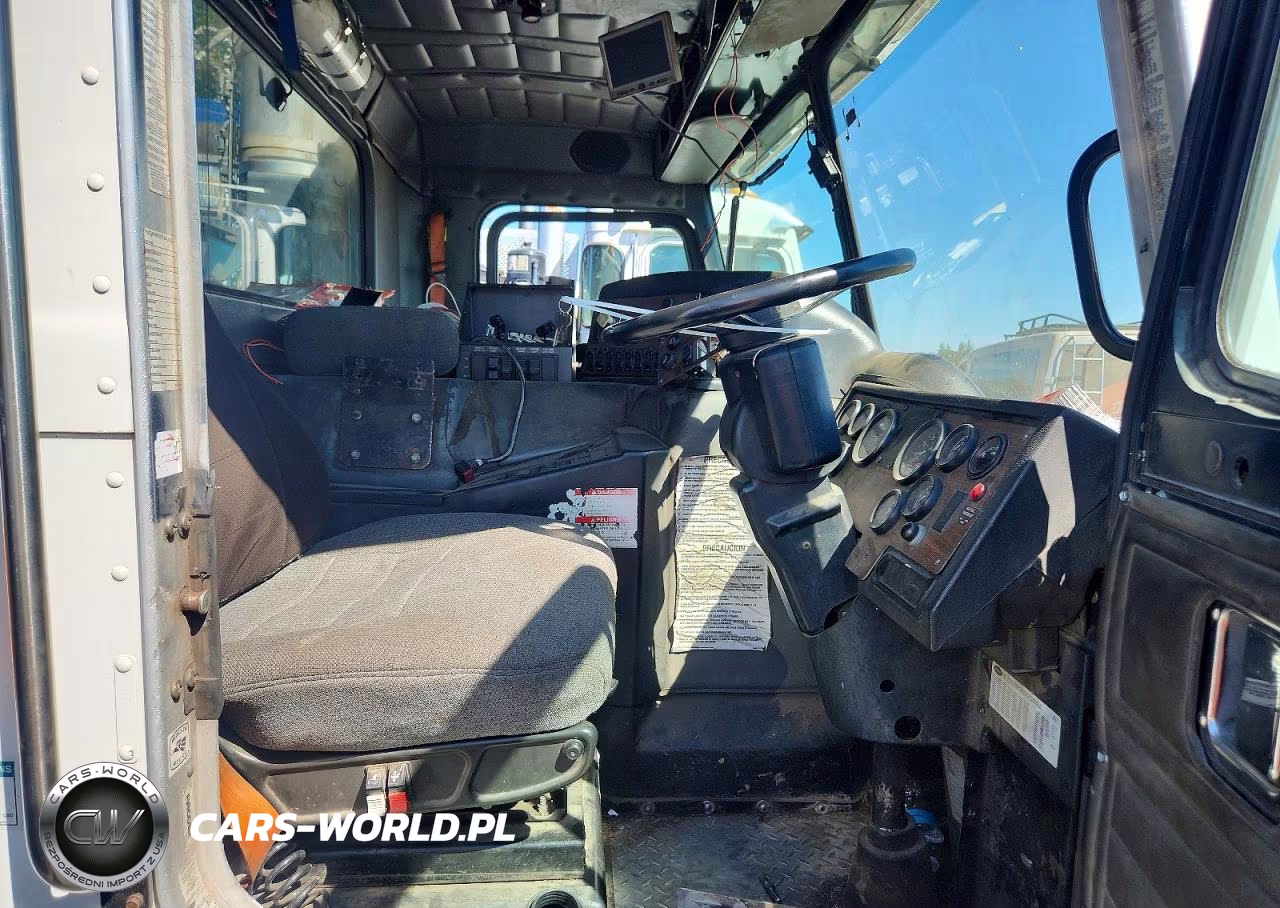 2014 Peterbilt 320 Refuse Truck VIN:3BPZL20X1EF214110 - 7