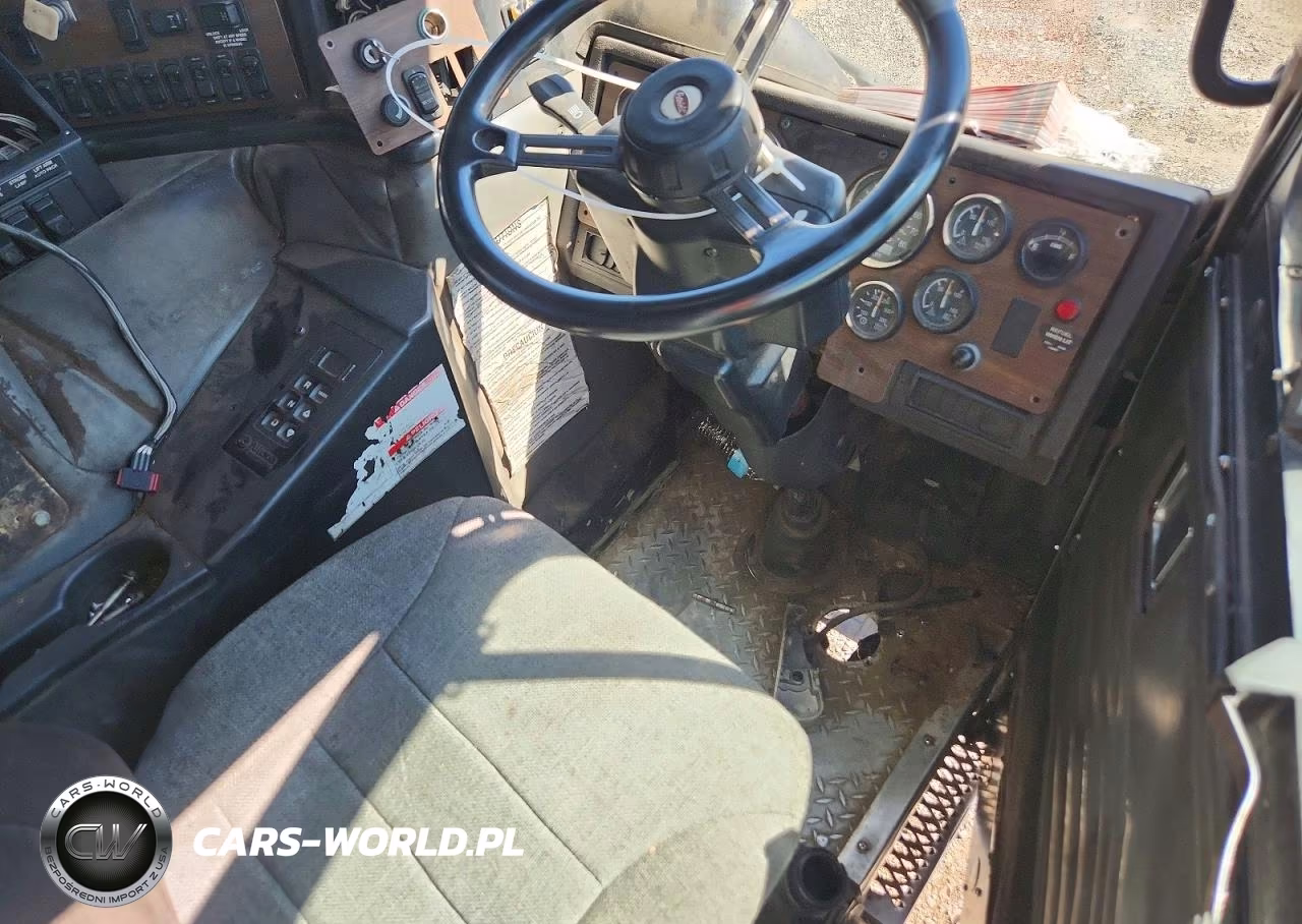 2014 Peterbilt 320 Refuse Truck VIN:3BPZL20X1EF214110 - 8