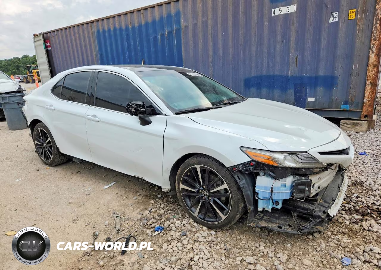 2018 Toyota Camry Xse VIN:4T1B61HK0JU062670 - 4