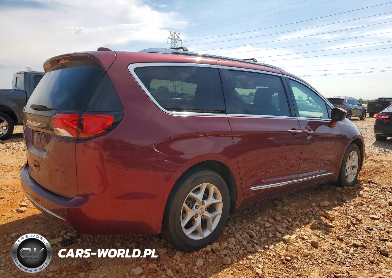 2017 Chrysler Pacifica Touring L Plus VIN:2C4RC1EGXHR538135 - 3