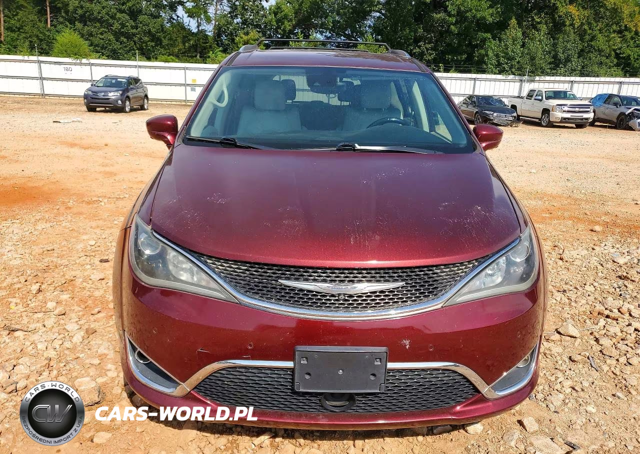2017 Chrysler Pacifica Touring L Plus VIN:2C4RC1EGXHR538135 - 5