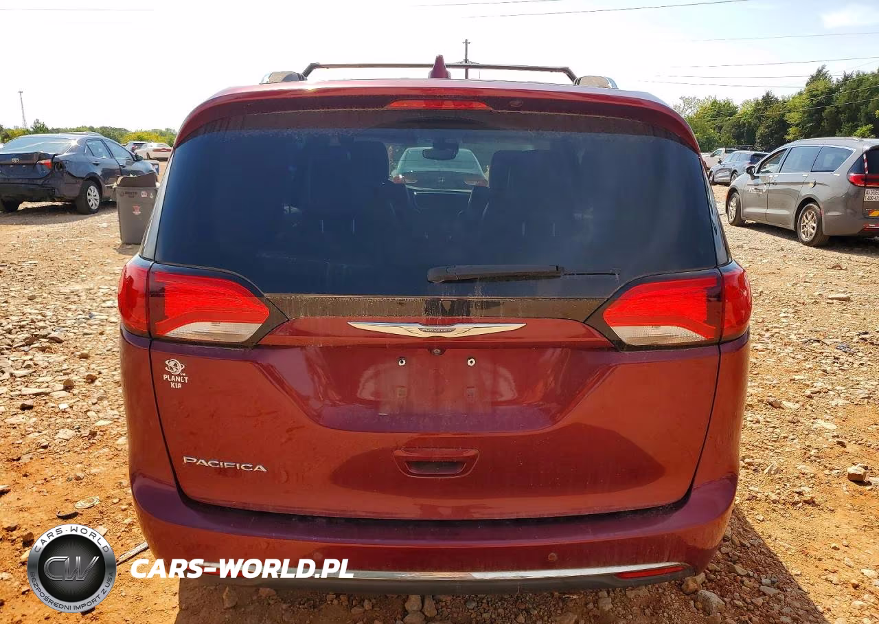 2017 Chrysler Pacifica Touring L Plus VIN:2C4RC1EGXHR538135 - 6