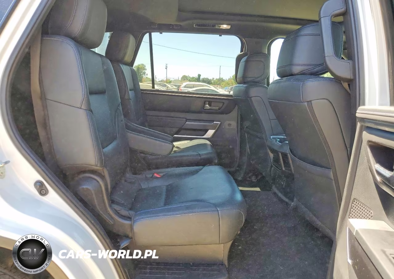 2024 Toyota Sequoia Platinum VIN:7SVAAABA5RX048004 - 11